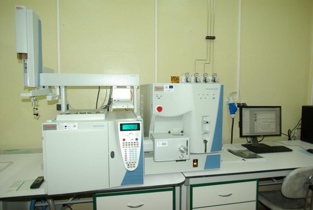 GC MSMS ThermoScioentific TraceGC Ultra TSQ Quantum XLS s robotickým autosamplerom TriPlus