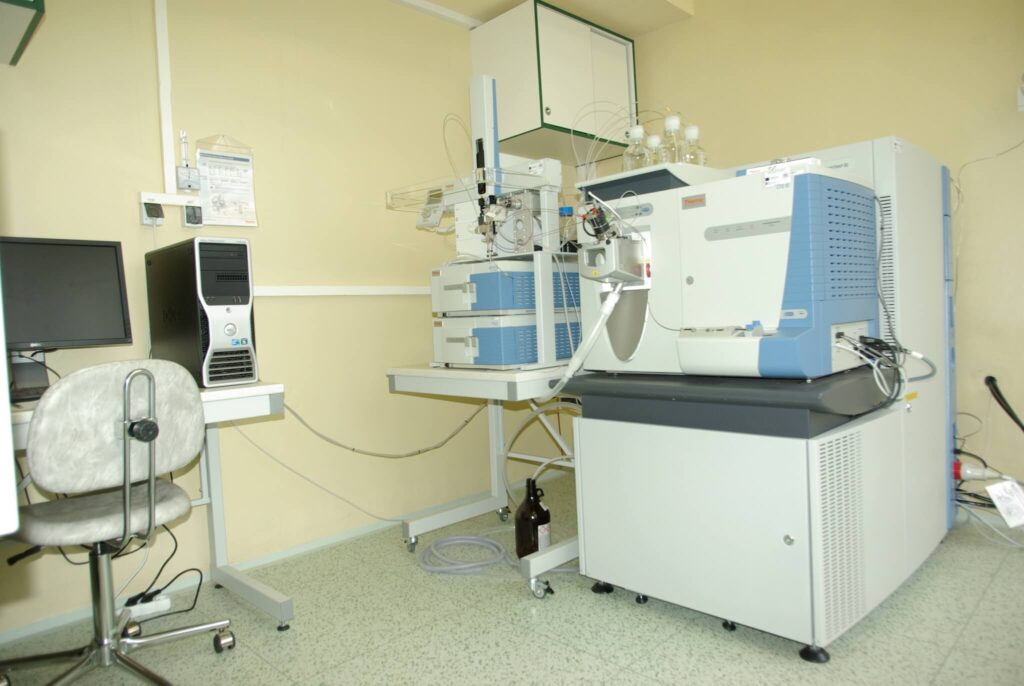 LTQ Orbitrap Velos s uHPLC Accela 1250 s PDA detektorom