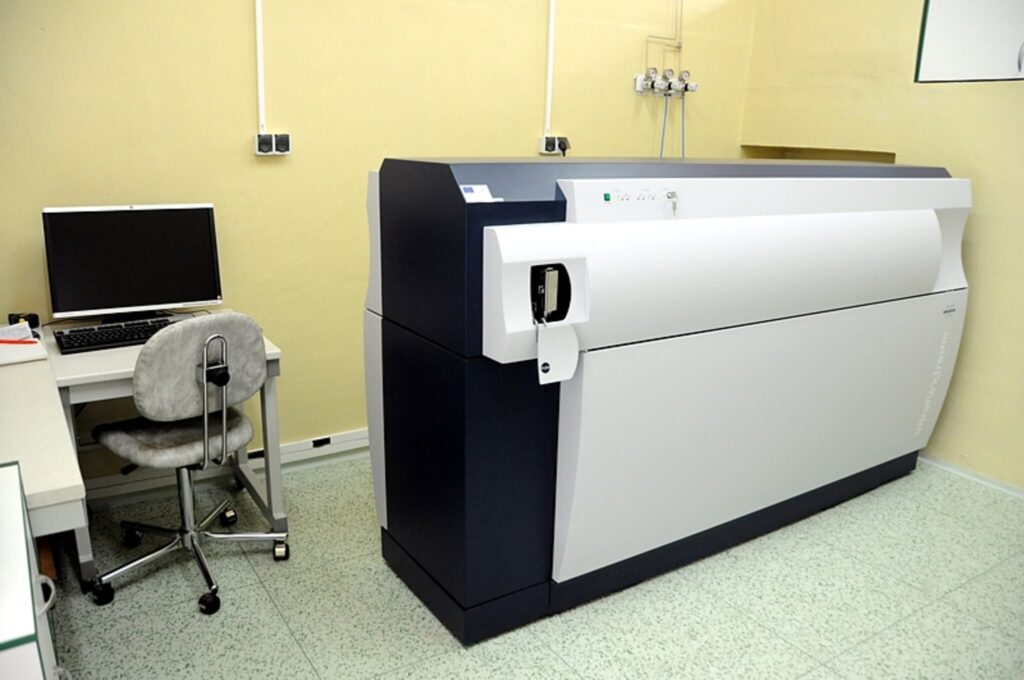 Tandemový hmotnostný spektrometer s laserovou ionizáciou MALDI TOFTOF Bruker UltrafleXtreme